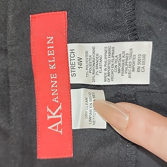 Anne Klein  Side Zip Lined Knee Length Straight black skirt - Picture 3 of 6